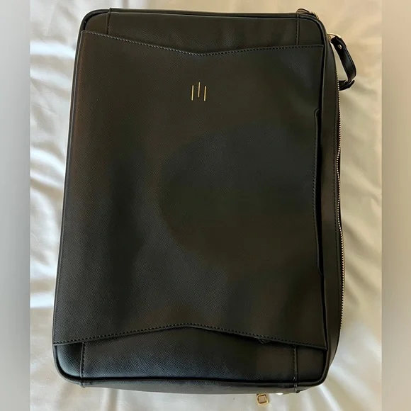 Elegant Black Shoulder Bag - Picture 9 of 11